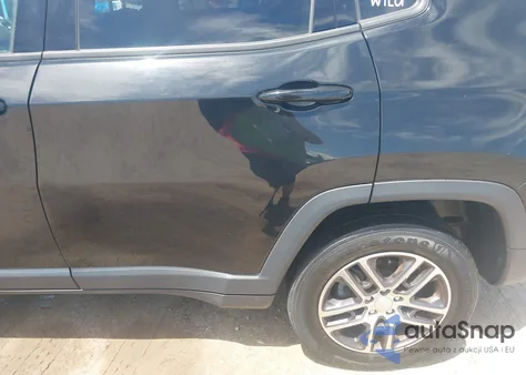 2018 Jeep Compass Latitude 4X4 from USA, damaged, VIN 3C4NJDBB9JT103883